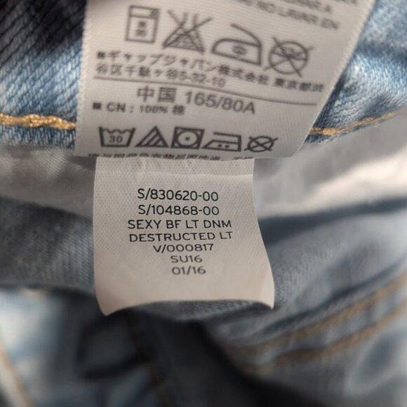 Gap | Sexy Boyfriend Shorts in Distressed Light Wash - Picture 7 of 7